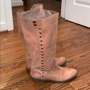 Tan Nine West boots